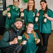 ☘️ Svatý Patrik na olomouckých Poděbradech ☘️

Přijďte oslavit nejzelenější svátek roku s irskou pohodou, hudbou a dobrotami!

📅 14.–15. 3. 2026 🕚 od 11:00

🍻 Na baru i talíři:
	•	Zelené pivo & Guinness
	•	Tematické irské menu

🎸 Sobota 14. 3. – hudba a soutěže
	•	Welcome drink zdarma pro prvních 100 v zeleném!
	•	Soutěže s Jamesonem @jamesonwhiskey 
	•	Koncerty: 15:00 Sugar and Spice holding company XS, 17:00 Joys From Lost

🐾 Neděle 15. 3. – den s dobrým srdcem
	•	13:00 For Greyhounds: podpora a seznámení s úžasnými psy

Nahoďte zelenou, vezměte přátele a přijďte si užít irský víkend! 🍀